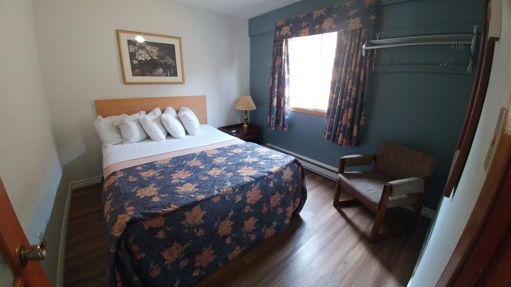 סאולט סאינטה מארי Northlander Motel מראה חיצוני תמונה